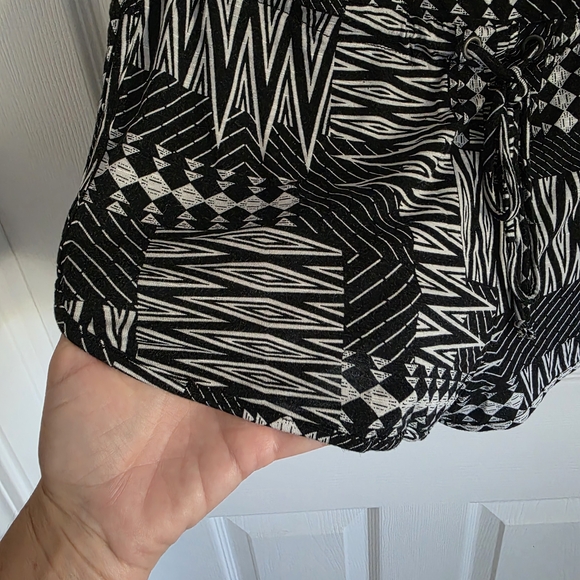 Black and White Geometric Print Strapless Romper Size S - Picture 3 of 5